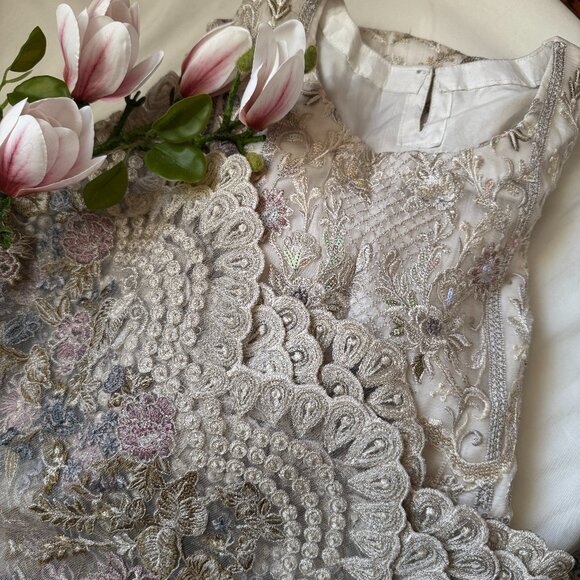 Iznik Pk salwar kameez set | Pakistani - Picture 1 of 9